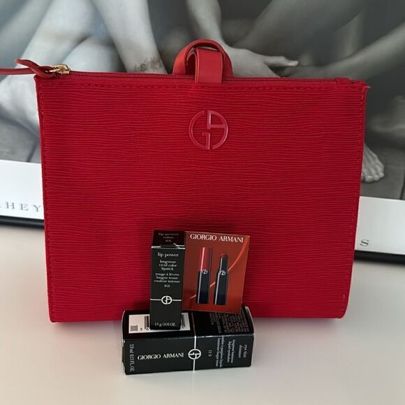 ❤️❤️GIORGIO ARMANI MAKEUP POUCH❤️❤️